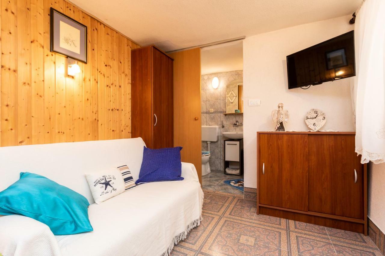 Apartman Verbenia Vrbnik Exterior foto